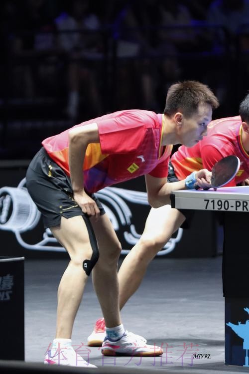 诺威尔挑战周琦 强硬抛投打成2+1 诺威尔挑战周琦 强硬抛投打成2+1